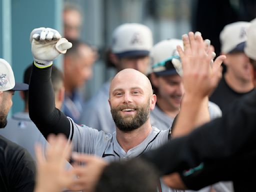 Christian Walker extends home run tear at Dodger Stadium, helps Diamondbacks beat Dodgers 9-3