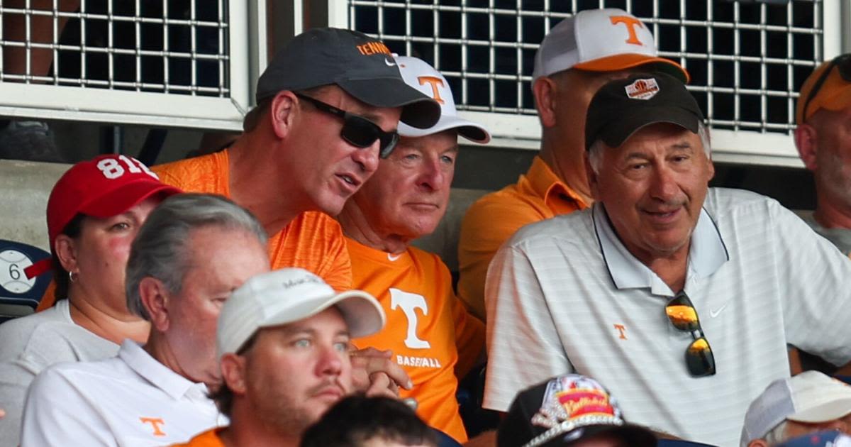 'Omaha!': NFL icon Peyton Manning arrives at Schwab Field to support Tennessee at CWS