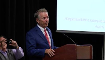 Rand Paul and Brett Guthrie talk to prospective service members - WNKY News 40 Television