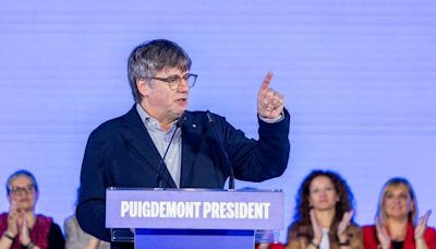 Puigdemont pasó más de una hora por "territorio español" en un avión de Iberia