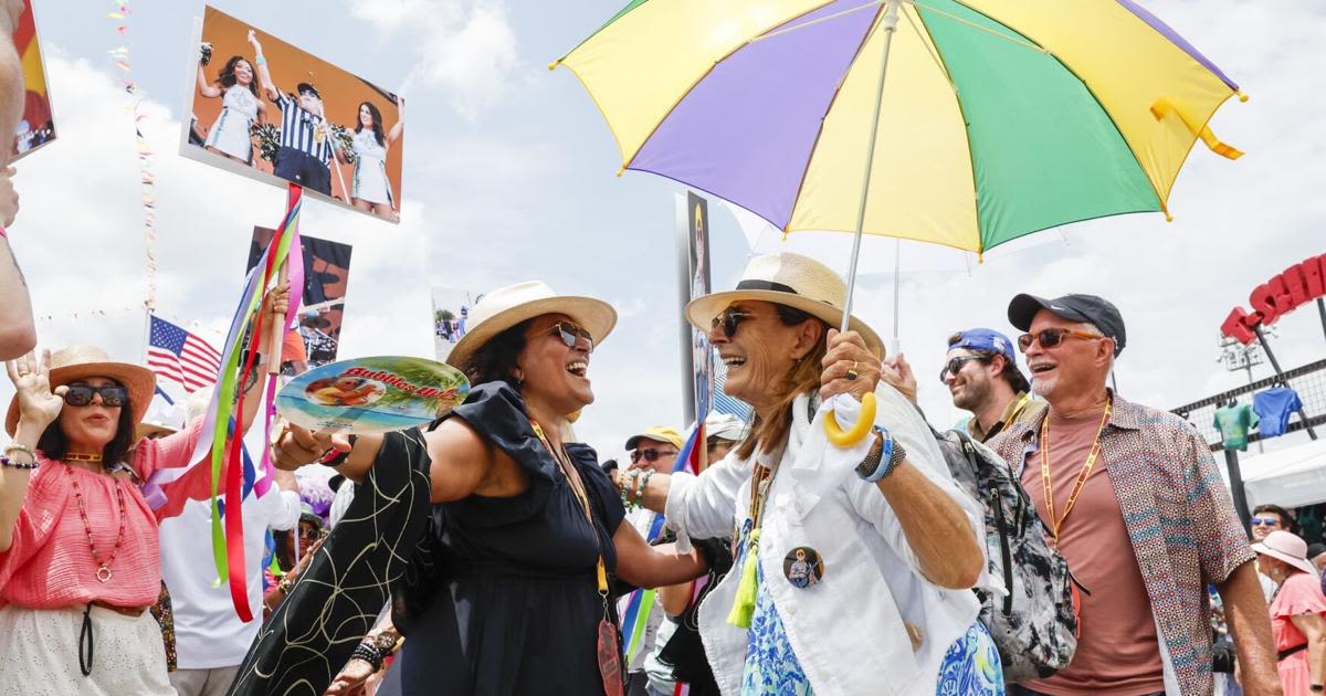 Jimmy Buffett was honored at the New Orleans Jazz Fest as Queen Latifah put 'Ladies First'