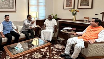 HDK does a U-turn, agrees to participate in padayatra
