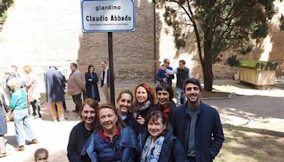 Bologna intitola un giardino a Claudio Abbado e la figlia del maestro manda una stoccata a Beppe Sala: “Milano battuta”