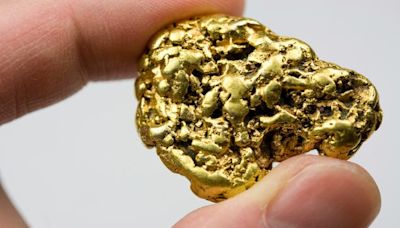 Investing in Gold: 3 Top Ranked Mining Stock to Buy Now