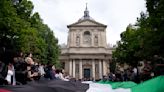 Policía parisina retira de la Sorbona a manifestantes propalestinos