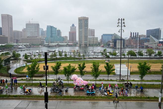 Amid rain fit only for ducks, absurdities rolled in the Kinetic Sculpture Race