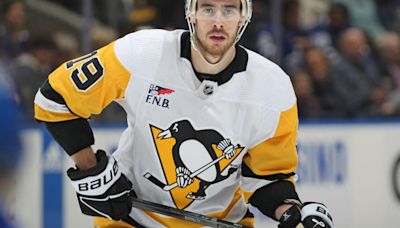 Pittsburgh Penguins trade forward Reilly Smith to New York Rangers for draft picks