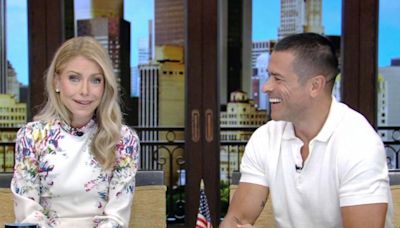 'Live's Kelly Ripa says her dentist once warned her to quit chewing gum or she'd look like Mark Consuelos: "My jawline was becoming so developed"