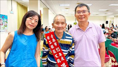 台南表揚勞工模範父親 最高齡80歲