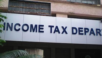 CA mocks Infosys' Narayana Murthy, urges to run income tax portal smoothly