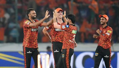 SRH vs RCB Live Score, IPL Match Today: SRH 11/1 (2 Overs); RCB on the Prowl After the Early Wicket of Travis Head - News18