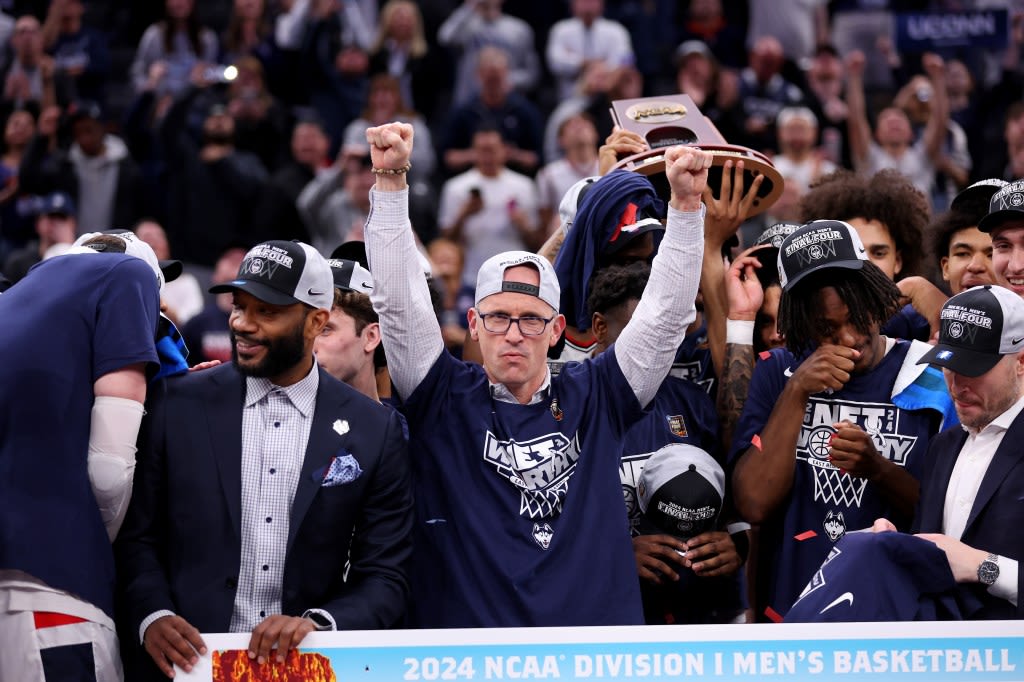 UConn men’s basketball coach Dan Hurley challenged to title defense at WWE Monday Night Raw