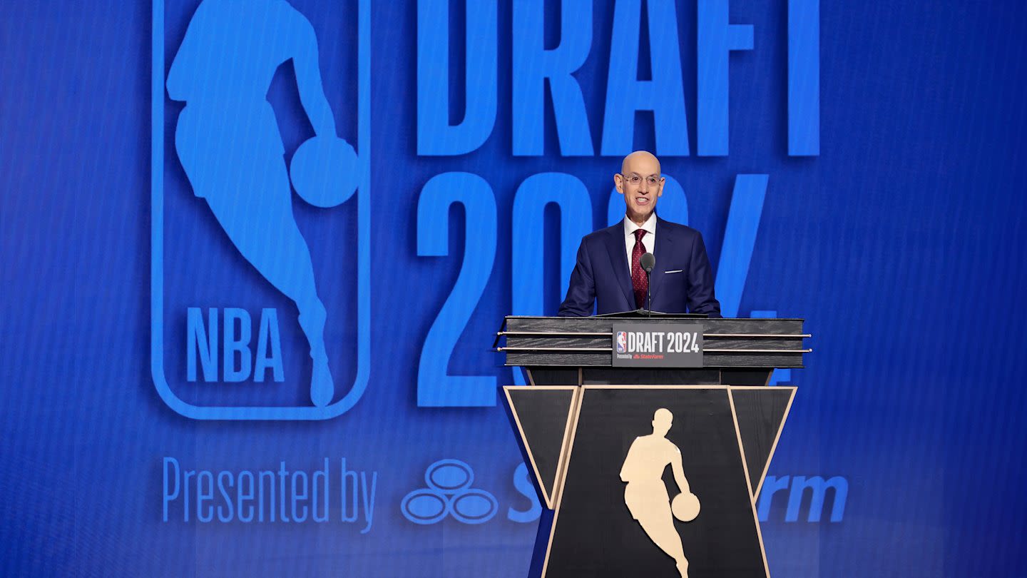 Toronto Tabbed to Take Star Freshman Center in Too-Early NBA Mock Draft