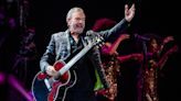 Neil Diamond Sings ‘Sweet Caroline’ With Broadway Veteran Will Swenson at Boston Red Sox Game