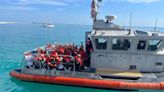 Guardacostas trasladan a 337 migrantes cubanos que estaban en Dry Tortugas a Cayo Hueso
