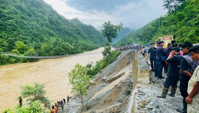 Nepal recupera un cuerpo tras el accidente que arrastró a cerca de 50 personas a un río
