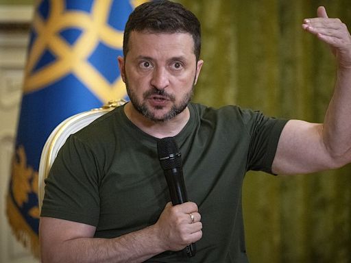 Ukraine: President Zelenskyy calls for more military equipment from Western partners