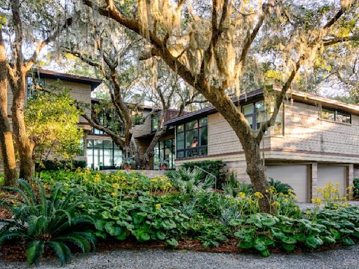 This Modernist South Carolina Home Was Designed Around Specimen Oak Trees. It Can Be Yours for $11 Million.