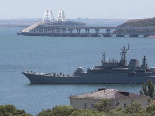 The Cube: ¿Sigue utilizando Rusia el puente de Crimea? Lo verificamos