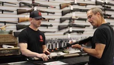 Biden anuncia medidas para controlar venta de armas en EE. UU.