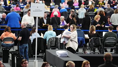 Labour beat SNP in early Scottish results as former minister returns