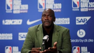 Nadie puja por tenis firmados por Michael Jordan en una subasta turca