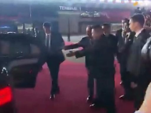 El incómodo momento entre Kim Jong-un y Vladimir Putin durante la visita del líder ruso a Pyongyang