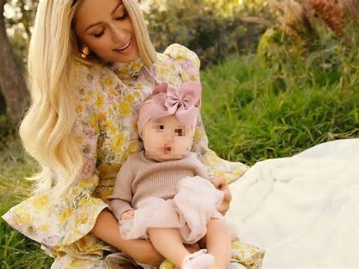 Paris Hilton mostra per la prima volta la figlia London. La foto a 5 mesi dalla nascita: «Mi ha insegnato un amore inimmaginabile»