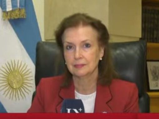 Diana Mondino admitió que hay movimientos extraños fuera de la embajada argentina en Venezuela