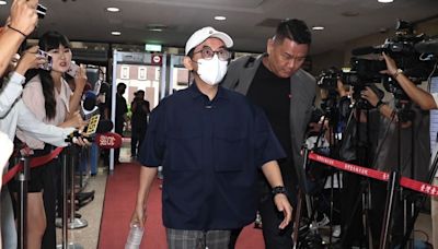 黃子佼被控跨坐性侵「17歲泳裝女模」 獲不起訴處分