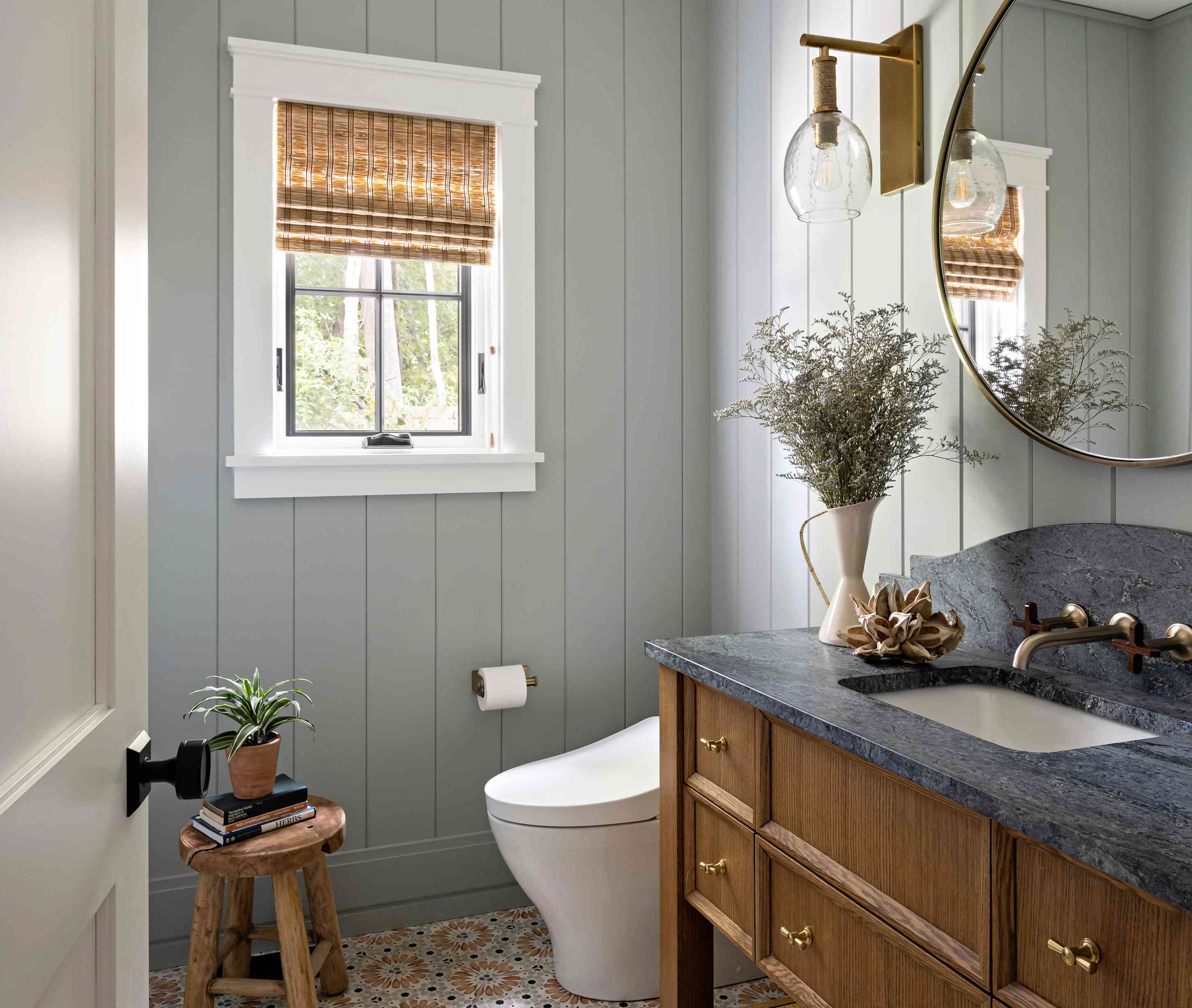 4 Paint Colors You Should Never Use in the Bathroom (And What to Use Instead)