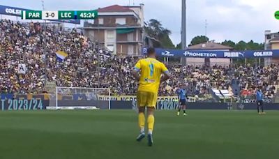 “¡Esperen, falto yo!”: el árbitro de Parma - Lecco arrancó el segundo tiempo sin un... arquero