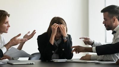 Mujer se hizo la enferma para irse de viaje y se encontró al jefe: “Terminamos renunciando”