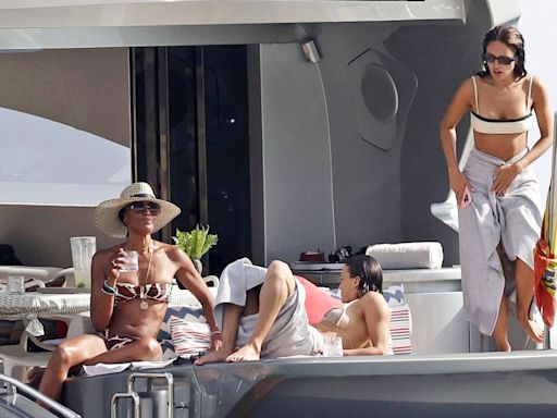 En fotos: del paseo en yate de Naomi Campbell y Michelle Rodriguez por Ibiza a la salida “oficial“ de Margot Robbie embarazada