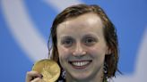 Katie Ledecky nada em Paris para igualar recorde de Michael Phelps