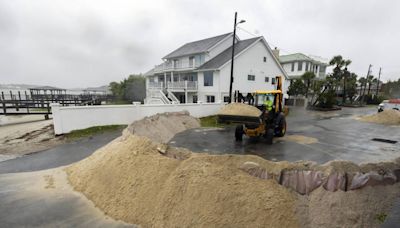 Flash flooding in southern US cities as Tropical Storm Debby moves in