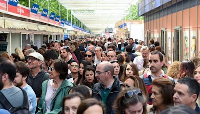 Feria del Libro de Madrid 2024: firmas, horarios, fechas y cómo llegar al evento cultural en el Parque del Retiro