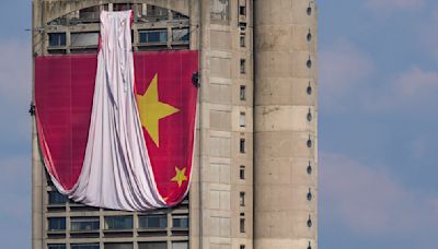 El mandatario chino Xi visita Serbia en 25to aniversario del bombardeo OTAN sobre la embajada china