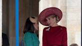 El llamativo y original tocado de la reina Letizia y el total look burdeos de Máxima de Holanda en su primer acto juntas