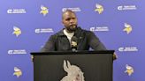 Flores returns to Vikings after getting no head coaching interviews