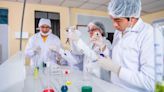 Estudia la carrera de Técnico en Farmacia sin costo durante 3 años: instituto ofrece 10 becas en SJL