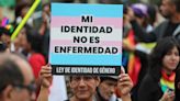 Un grupo de peruanos exige derogar el decreto que tilda la transexualidad como enfermedad