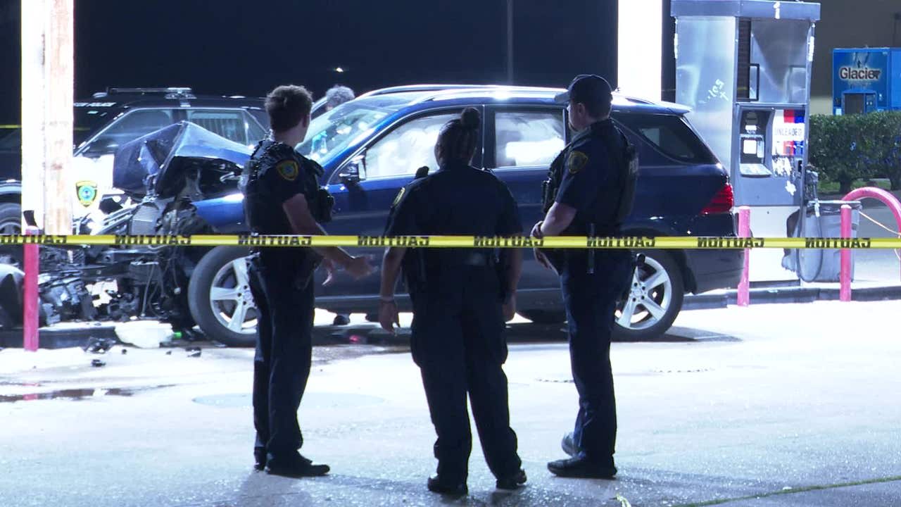Man found dead from gunshot wound after crashing into gas pump at Houston gas station