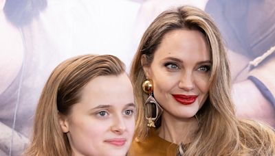 Vivienne unterstützt ihre Mutter Angelina Jolie bei TV-Auftritt