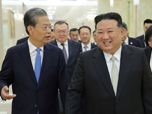 Corea del Norte envía una delegación a Irán, trata de reducir su aislamiento diplomático