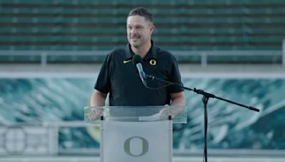 [WATCH] Oregon Ducks Dan Lanning, Tez Johnson Honor Khyree Jackson After Tragic Death