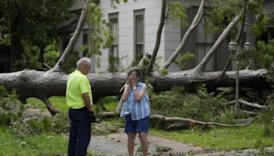 Beryl leaves hot misery in its wake as the still-dangerous storm churns into the US interior