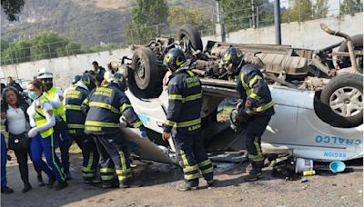 Volcadura de combi en Iztapalapa deja 2 muertos