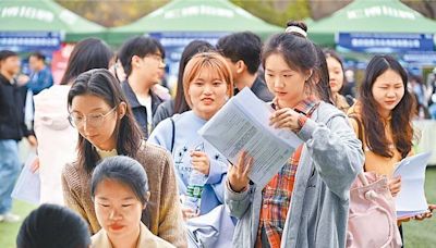 碩博士不再吃香？大陸研究生就業錄取率首次低於大學生 - 兩岸