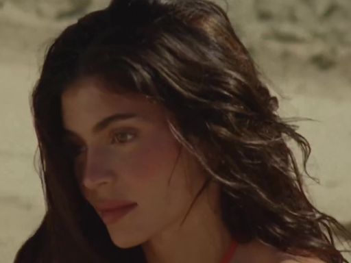 Kylie Jenner flaunts ‘incredible’ curves in skimpy red bikini for new Khy drop